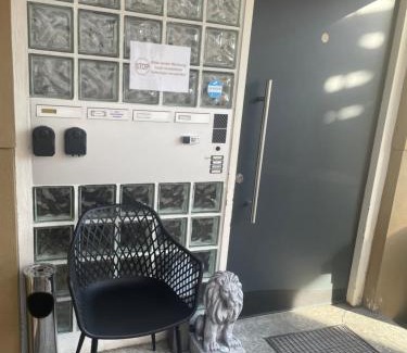 Magstadt Apartment | Modern Urban Studio Apartment S-Bahn 27QM for 6 persons Mercedes-Benz