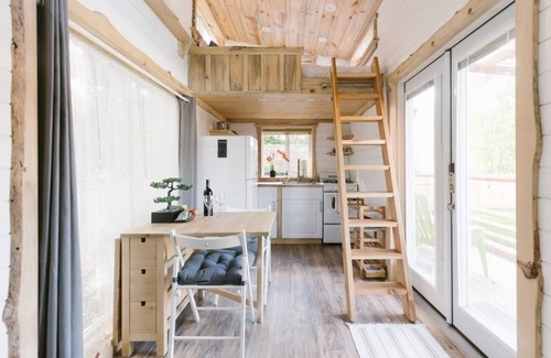 Des Moines House | Modern Urban Tiny House w/2BR near Airport and Transportation-Private Setting
