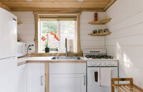 Des Moines House | Modern Urban Tiny House w/2BR near Airport and Transportation-Private Setting