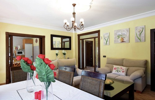 Villanueva del Trabuco Villa | Modern Villa in Villanueva del Trabuco with Jacuzzi