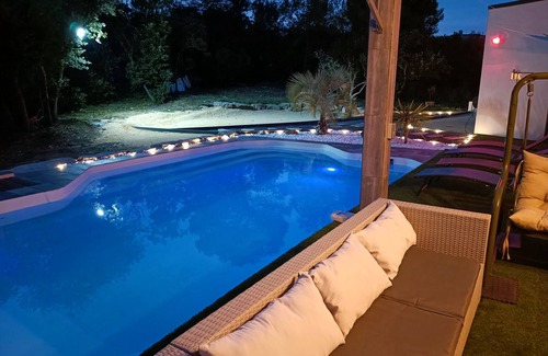 Saint-Jean-de-Crieulon Villa | Modern villa with pool, breathtaking views, quiet, ideal for families