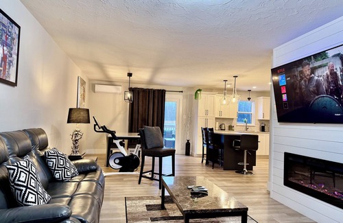 Dieppe House | Modern Vac Home, Private Hot Tub, Close to Airport