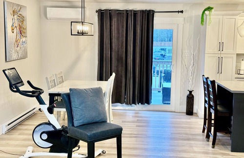 Dieppe House | Modern Vac Home, Private Hot Tub, Close to Airport