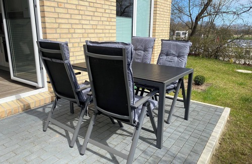 Timmendorfer Strand Apartment | Modern vacation apartment "Bikini Bottom" with garden. Dogs welcome!