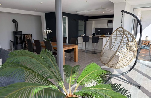 Ostheim Apartment | Modern vacation apartment with terrace for 4 people