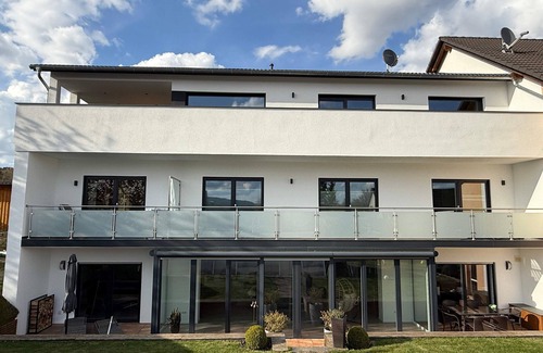 Ostheim Apartment | Modern vacation apartment with terrace for 4 people