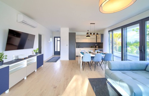Milcetici Apartment | Modern vacation apartment in Malinska with a covered terrace