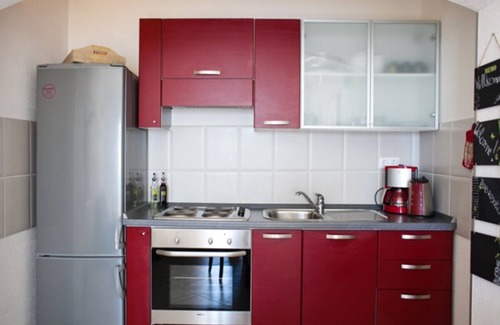 Omis Apartment | Modern vacation apartment with pool and sea view
