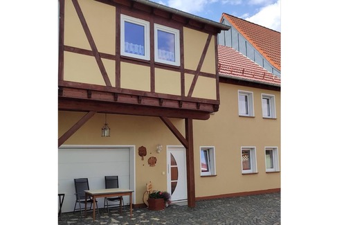 Mittelsdorf Apartment | Modern vacation apartment (50m2) with wood-burning stove