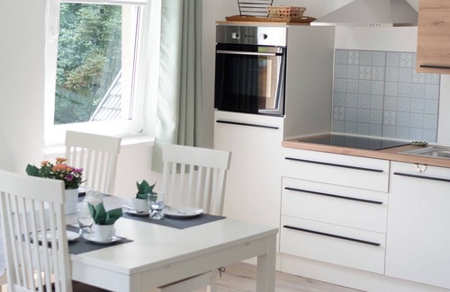 Untersteinach Apartment | Modern vacation apartment (80 sqm) with covered terrace and garden