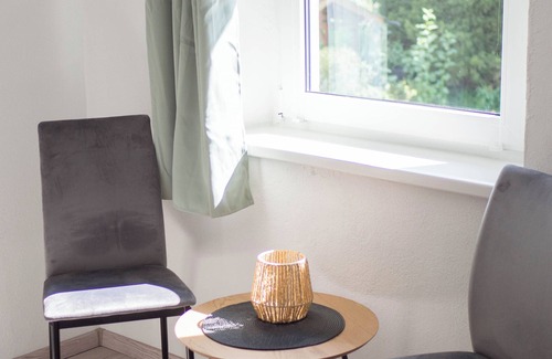 Untersteinach Apartment | Modern vacation apartment (80 sqm) with covered terrace and garden