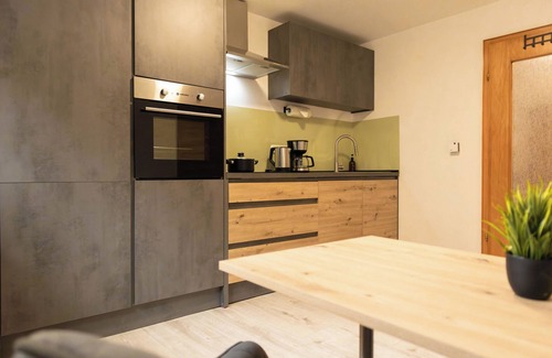 Burkardroth Apartment | Modern vacation home with whirlpool