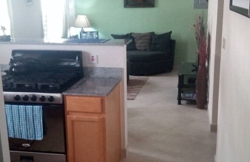 Charnocks House | Modern Vacation Home 5 minutes from airport