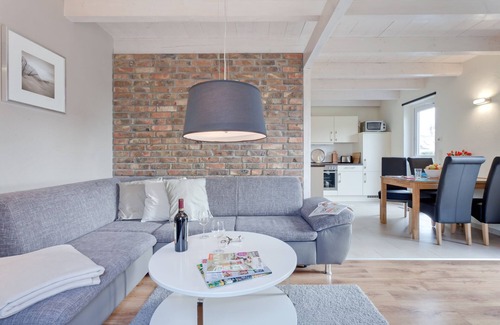 Zingst House | Modern vacation home with garden & terrace, 300m to the beach, free WLAN