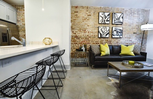 Central Business District Hotel | Modern Vacation Rental in New Orleans CBD: Patio + Walk to French Quarter