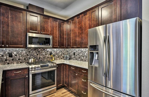 Hough House | Modern Vancouver Townhome - Right on Main St!