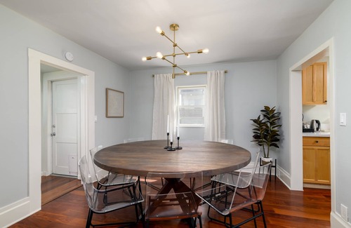 Ventura House | Modern Victorian Home Walking Distance To Ventura Pier and Downtown Restaurants