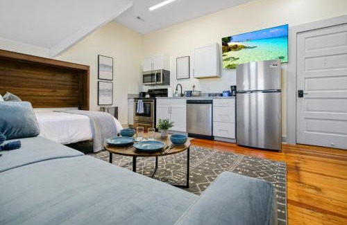 Hough Apartment | Modern Victorian Studio - Steps to Cleveland Clinic