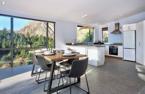 Arthur's Point House | Modern Villa close to Coronet ski field