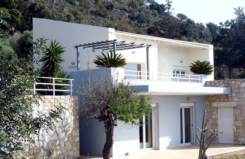Kampia Villa | Modern villa for 1 to 6 people, private pool, beautiful sea and mountain views