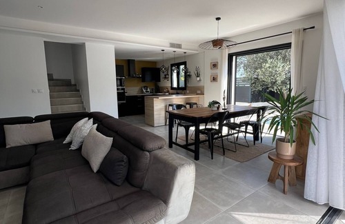 Puget-sur-Argens Villa | Modern villa in Puget sur Argens with private pool and 4 bedrooms