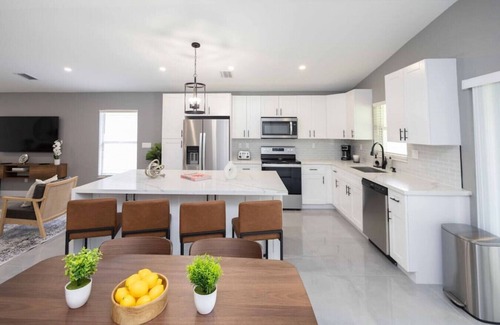 Lake Worth House | Modern Villa in West Palm Beach