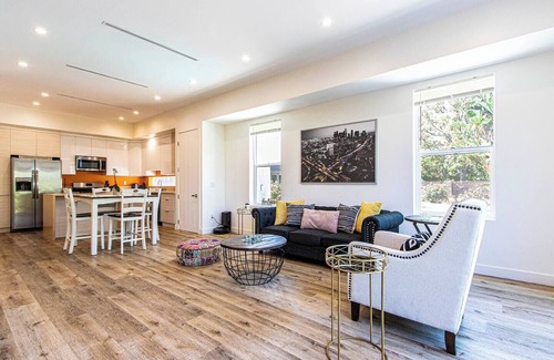 Chatsworth Villa | Modern Villa in West Hills