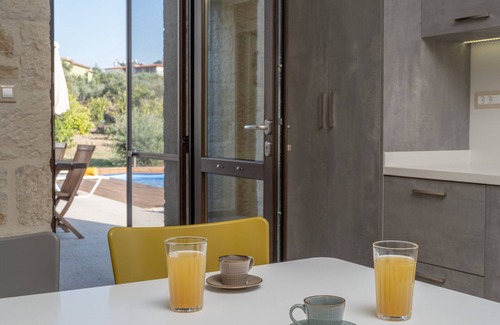 Galatas Villa | Modern Villa Orange, Relaxation and Privacy
