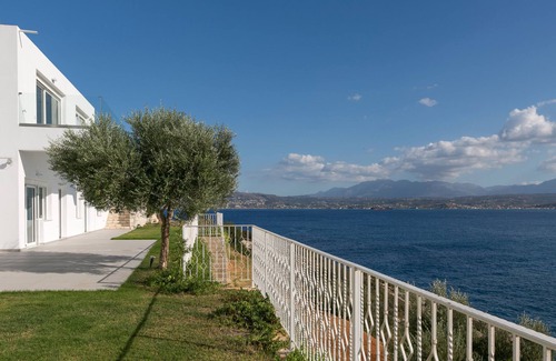 Marathi Villa | Modern Villa Overlooking the Aegean.nNext to the sea.