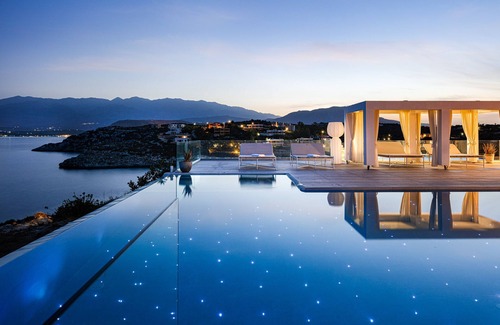 Marathi Villa | Modern Villa Overlooking the Aegean.nNext to the sea.