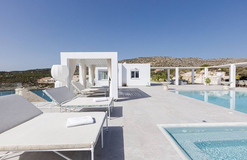 Marathi Villa | Modern Villa Overlooking the Aegean.nNext to the sea.