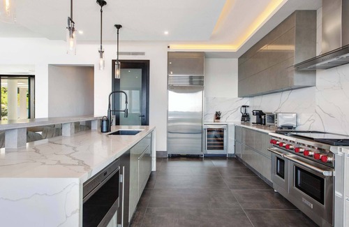 The Valley Villa | Modern Villa Reve Noir with Private Pool & housekeeping