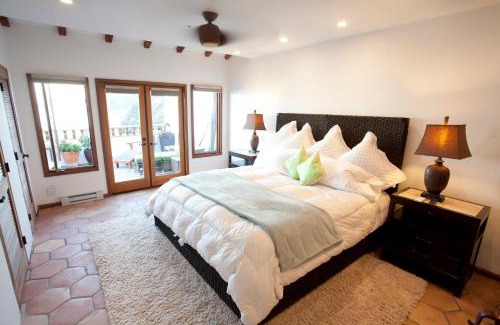 Avalon Villa | Modern Villa W Pool, Hot Tub & Gym