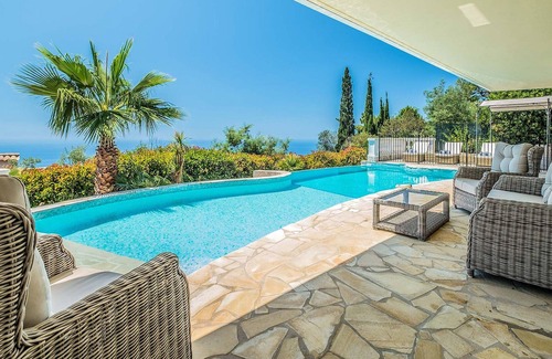Espero-Pax House | Modern villa with swimming pool
