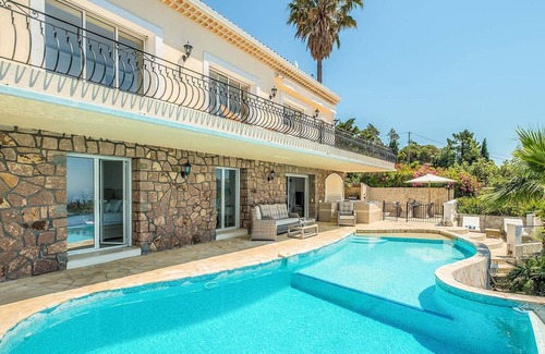 Espero-Pax House | Modern villa with swimming pool