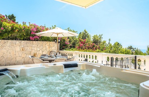 Espero-Pax House | Modern villa with swimming pool