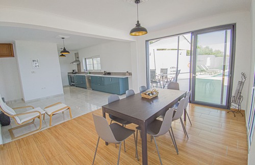 Polemarchi Villa | Modern villa with infinity pool close to the sea