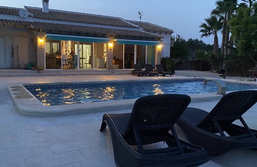 Catral Villa | Modern villa with large garden and heated pool near the sea