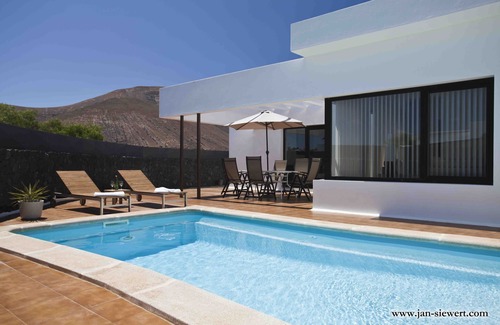 Yaiza Villa | Modern villa with private pool, 1Gb, 15 min from beaches and Timanfaya