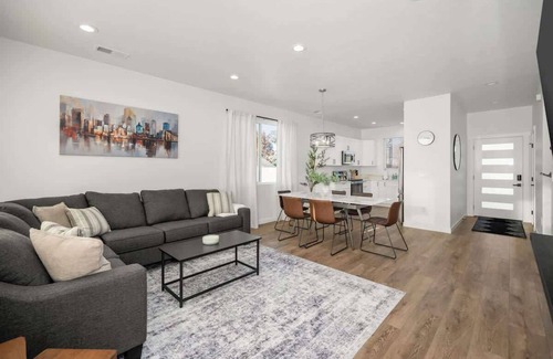 Spokane House | Modern Villa with Scenic Views