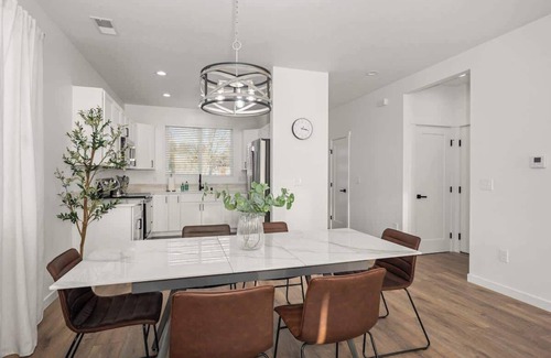 Spokane House | Modern Villa with Scenic Views