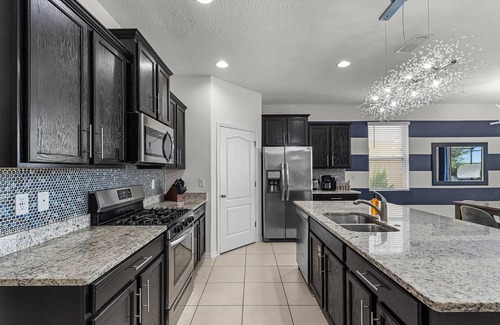 Loughman Villa | Modern Villa With South Facing Private Pool/Spa Near Disney!