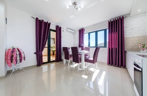 Seoca Villa | Modern villa with swimming pool overlooking the green hills of Budva