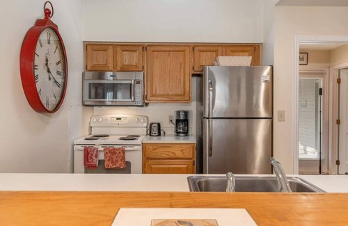 West Hartford Condo | Modern Village, Community Pool | Newton Village 1C