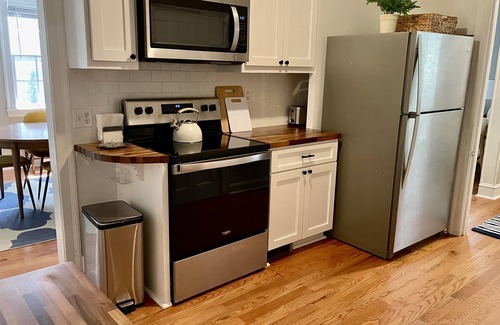 Central Newport News Cottage | Modern vintage 3BR in heart of Hilton Village . CNU I NN Shipyard I Riverside