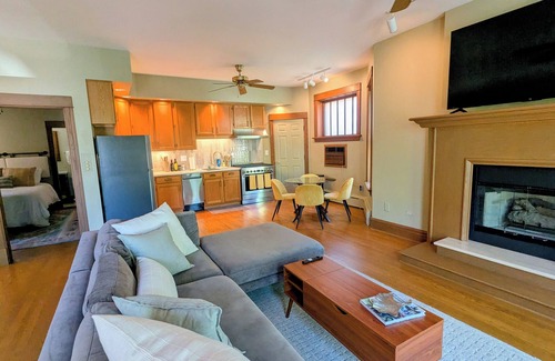 Andersonville Apartment | Modern Vintage Charm in Historic Neighborhood