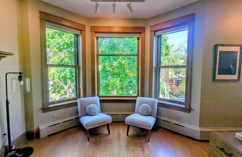 Andersonville Apartment | Modern Vintage Charm in Historic Neighborhood