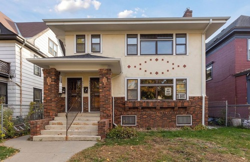 Powderhorn House | Modern Vintage Duplex Retreat: Cozy & Charming
