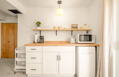 Northeast Colorado Springs Apartment | Modern walk-out apartment centrally located in COS!