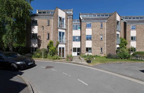 Summertown Apartment | Modern, Warm, Secure and Comfortable Oxford Apartment with easy access to City